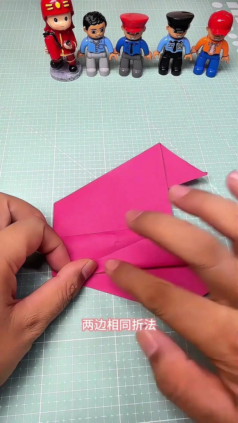 纸飞机为什么会飞回来:纸飞机飞行时为什么会翻滚