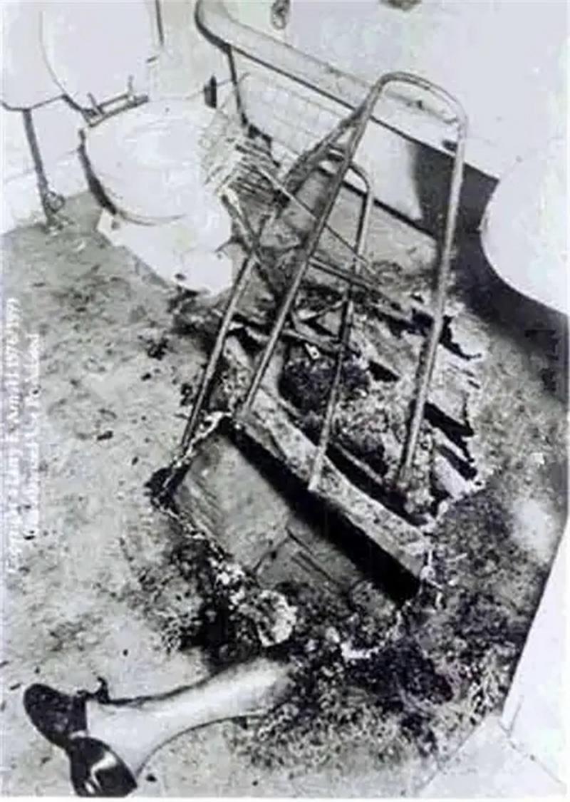 半条腿是什么意思:半条腿入土什么意思