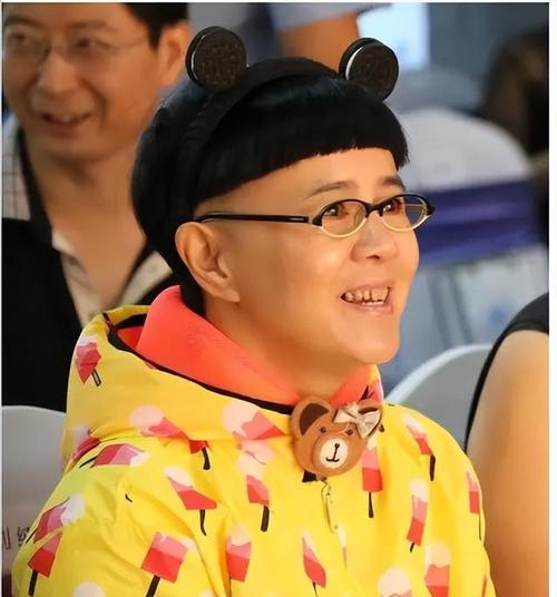 关于金龟子回应网友劝她换发型的信息